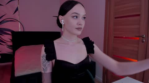 Snapshot of mistress_mialibra chatting on 12.25.24 Mistress Mia online show from 12.25.24