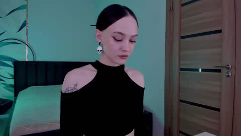 Snapshot of mistress_mialibra chatting on 10.07.25 Mistress Mia online show from 10.07.25