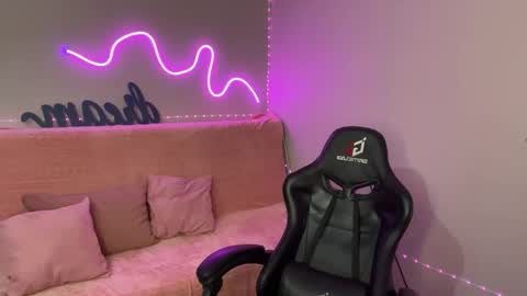 Snapshot of mistress_of_hearts chatting on 11.05.25 Mia online show from 11.05.25