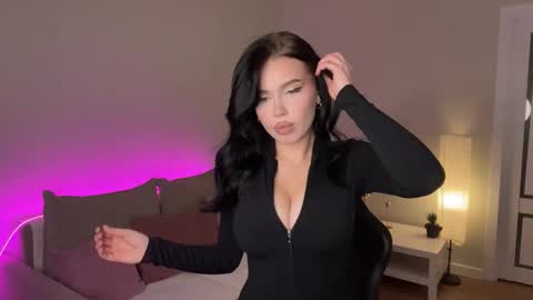 Snapshot of mistress_of_hearts chatting on 12.03.25 Mia online show from 12.03.25