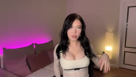 Snapshot of mistress_of_hearts chatting on 12.04.25 Mia online show from 12.04.25