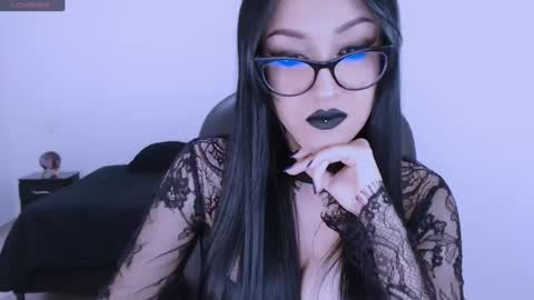 Snapshot of mistress_zafirah chatting on 10.11.25 Mistress online show from 10.11.25