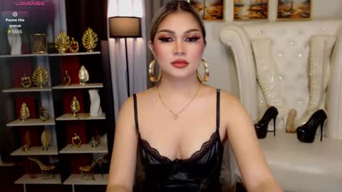 Snapshot of mistressathenna chatting on 06.11.26 mistressathenna online show from 06.11.26