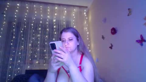 Snapshot of mistresscaro chatting on 03.08.26 mistresscaro online show from 03.08.26