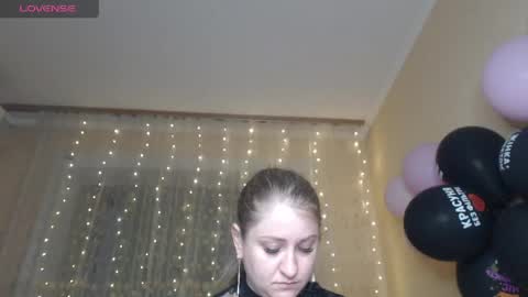 Snapshot of mistresscaro chatting on 05.11.26 mistresscaro online show from 05.11.26