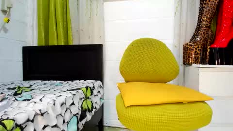 Snapshot of mistresstiffany69 chatting on 10.06.25 Tiffany online show from 10.06.25