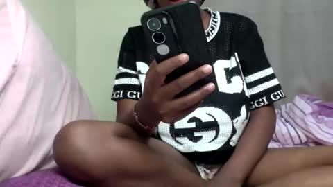 Snapshot of misty_shee chatting on 12.03.25 misty_shee online show from 12.03.25