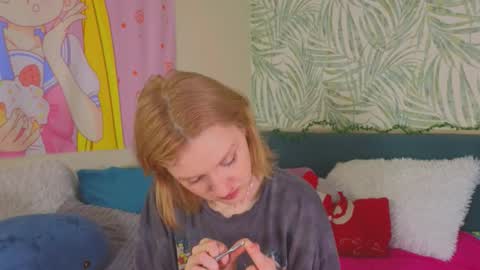 Snapshot of mitch911 chatting on 09.25.25 alice online show from 09.25.25