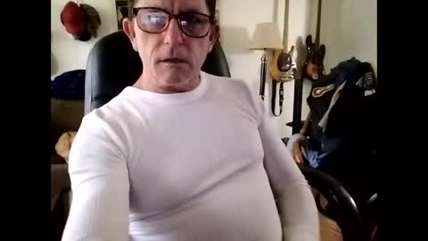 Snapshot of mitchnails69 chatting on 01.01.25 BobbyMitchGa online show from 01.01.25