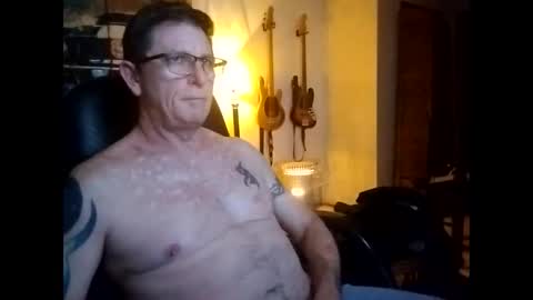 Snapshot of mitchnails69 chatting on 01.10.25 BobbyMitchGa online show from 01.10.25