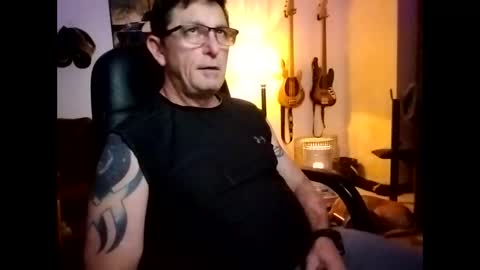 Snapshot of mitchnails69 chatting on 01.12.25 BobbyMitchGa online show from 01.12.25