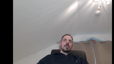 Snapshot of mitsch01 chatting on 12.03.25 Mitsch online show from 12.03.25