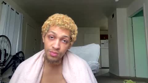 Snapshot of mixxychocolate chatting on 02.27.25 Deanthony online show from 02.27.25