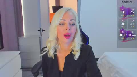 Snapshot of miya_kisss chatting on 10.25.25 Miya online show from 10.25.25