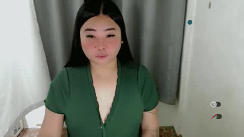 Snapshot of miya_licious chatting on 11.04.25 cassie marie online show from 11.04.25