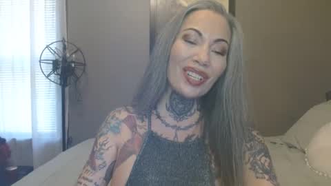 Snapshot of mizxtrix chatting on 12.27.24 MizXtrix online show from 12.27.24