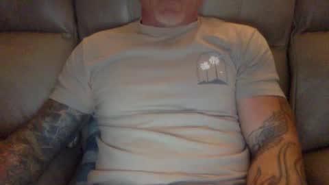 Snapshot of mjg175 chatting on 01.01.25 SexyRed online show from 01.01.25