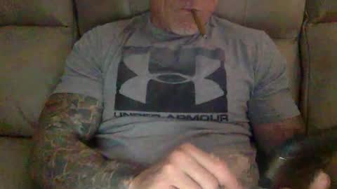 Snapshot of mjg175 chatting on 01.11.25 SexyRed online show from 01.11.25