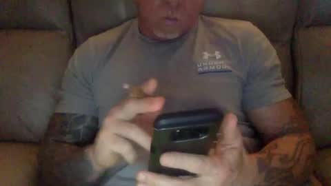 Snapshot of mjg175 chatting on 01.15.25 SexyRed online show from 01.15.25