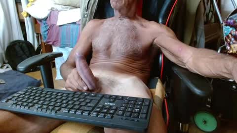 Snapshot of mjmadurengue chatting on 12.20.24 Mario jose online show from 12.20.24