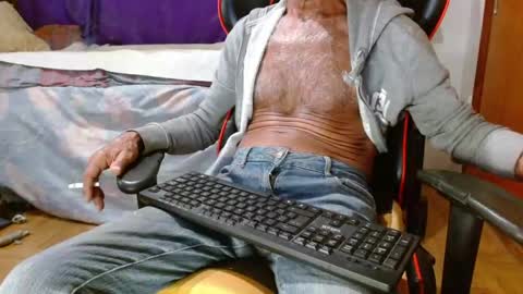 Snapshot of mjmadurengue chatting on 12.24.24 Mario jose online show from 12.24.24