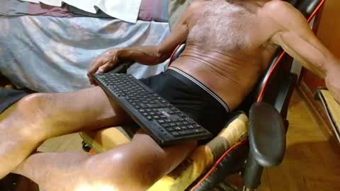 Snapshot of mjmadurengue chatting on 12.25.24 Mario jose online show from 12.25.24