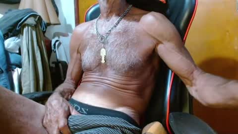 Snapshot of mjmadurengue chatting on 01.17.25 Mario jose online show from 01.17.25