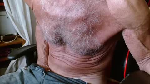 Snapshot of mjmadurengue chatting on 10.21.25 Mario jose online show from 10.21.25