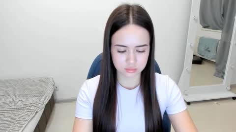 Snapshot of mmm_bananaa_ chatting on 01.28.25 Beata online show from 01.28.25