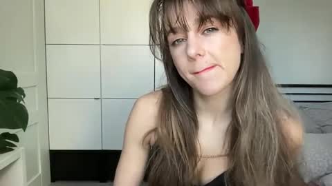 Snapshot of mmminnie chatting on 02.19.25 mmminnie online show from 02.19.25