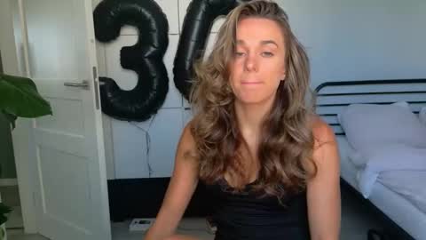 Snapshot of mmminnie chatting on 09.09.25 mmminnie online show from 09.09.25