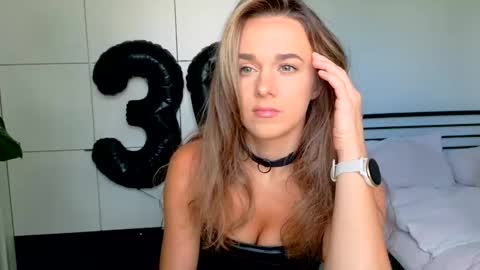 Snapshot of mmminnie chatting on 09.12.25 mmminnie online show from 09.12.25