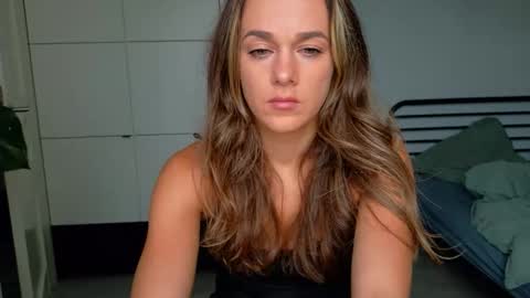 Snapshot of mmminnie chatting on 10.08.25 mmminnie online show from 10.08.25