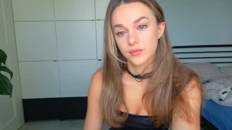 Snapshot of mmminnie chatting on 11.01.25 mmminnie online show from 11.01.25