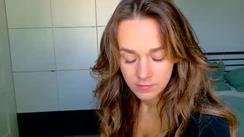 Snapshot of mmminnie chatting on 11.05.25 mmminnie online show from 11.05.25