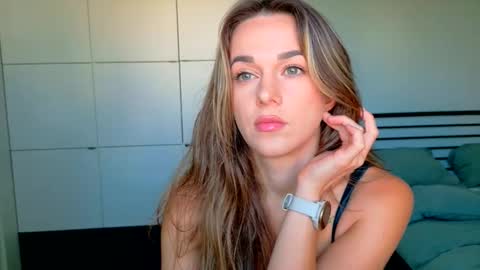 Snapshot of mmminnie chatting on 11.06.25 mmminnie online show from 11.06.25