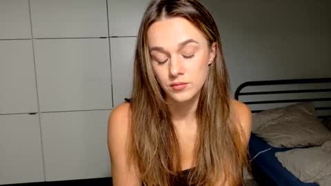 Snapshot of mmminnie chatting on 11.14.25 mmminnie online show from 11.14.25