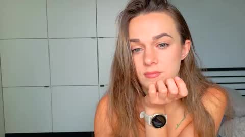 Snapshot of mmminnie chatting on 11.18.25 mmminnie online show from 11.18.25