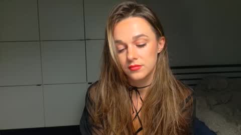 Snapshot of mmminnie chatting on 11.24.25 mmminnie online show from 11.24.25