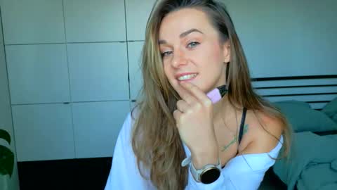 Snapshot of mmminnie chatting on 11.27.25 mmminnie online show from 11.27.25