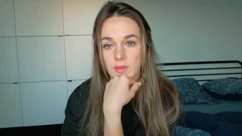 Snapshot of mmminnie chatting on 12.16.25 mmminnie online show from 12.16.25