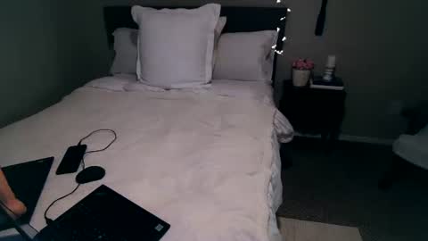 Snapshot of mmmmmwah chatting on 11.03.25 Angel online show from 11.03.25