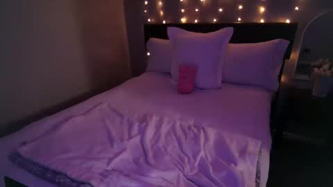 Snapshot of mmmmmwah chatting on 02.28.26 Angel online show from 02.28.26