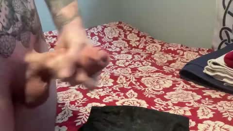 Snapshot of mntuila chatting on 10.16.25 MNTuiLa online show from 10.16.25