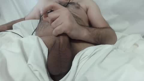 Snapshot of mo0085 chatting on 01.05.26 Laith online show from 01.05.26