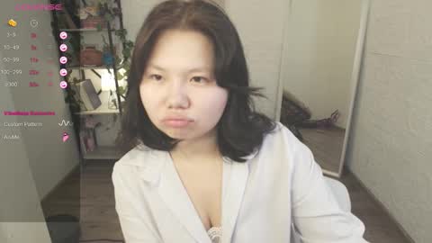 Snapshot of moana_light chatting on 10.14.25 hey meet with me online show from 10.14.25