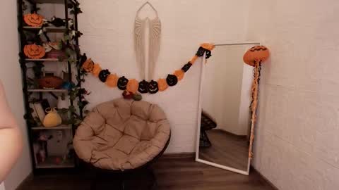 Snapshot of moana_light chatting on 10.24.25 hey meet with me online show from 10.24.25