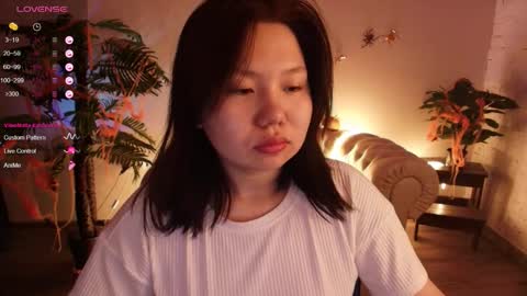 Snapshot of moana_light chatting on 10.25.25 hey meet with me online show from 10.25.25