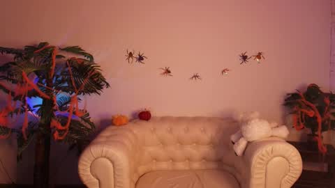 Snapshot of moana_light chatting on 11.07.25 hey meet with me online show from 11.07.25