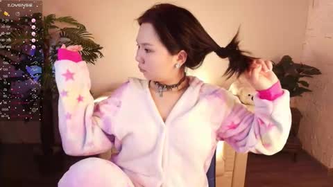 Snapshot of moana_light chatting on 11.11.25 hey meet with me online show from 11.11.25